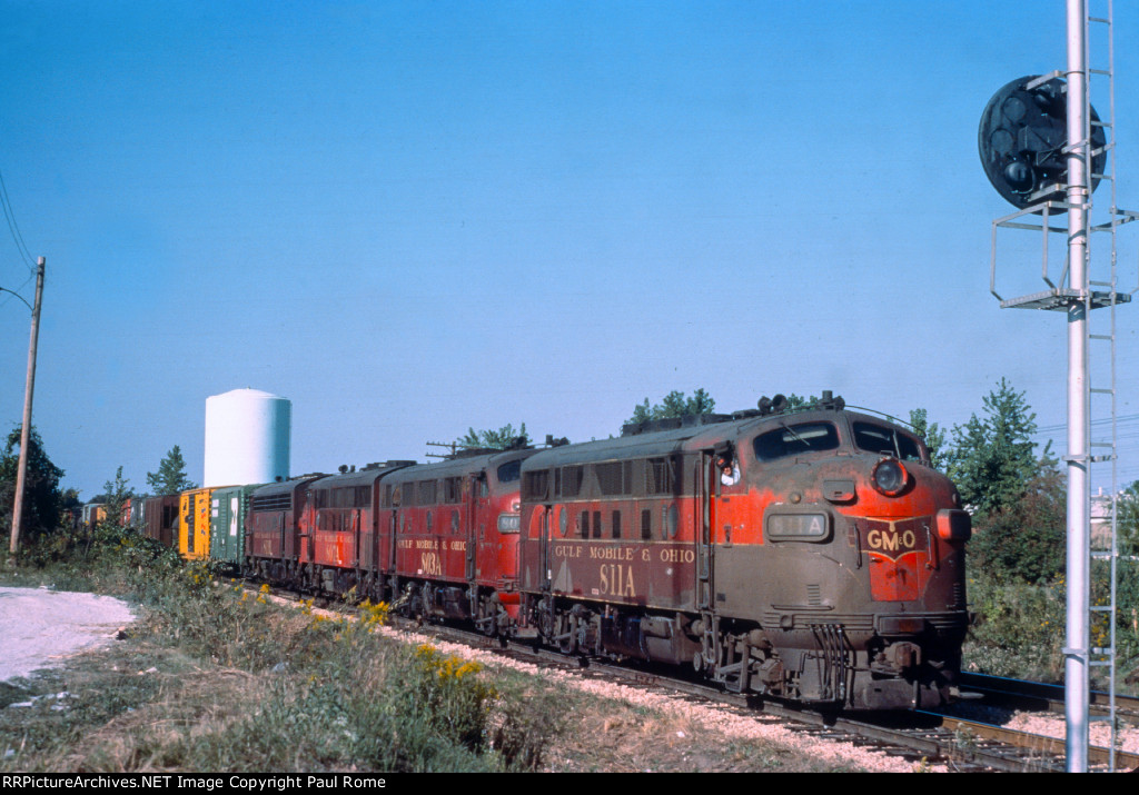 GMO 811A 803A 807A and a fourth F-unit with a manifest train